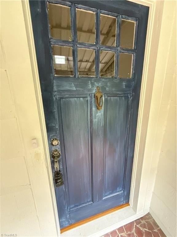 2081 Queen St - Photo 4 of 21