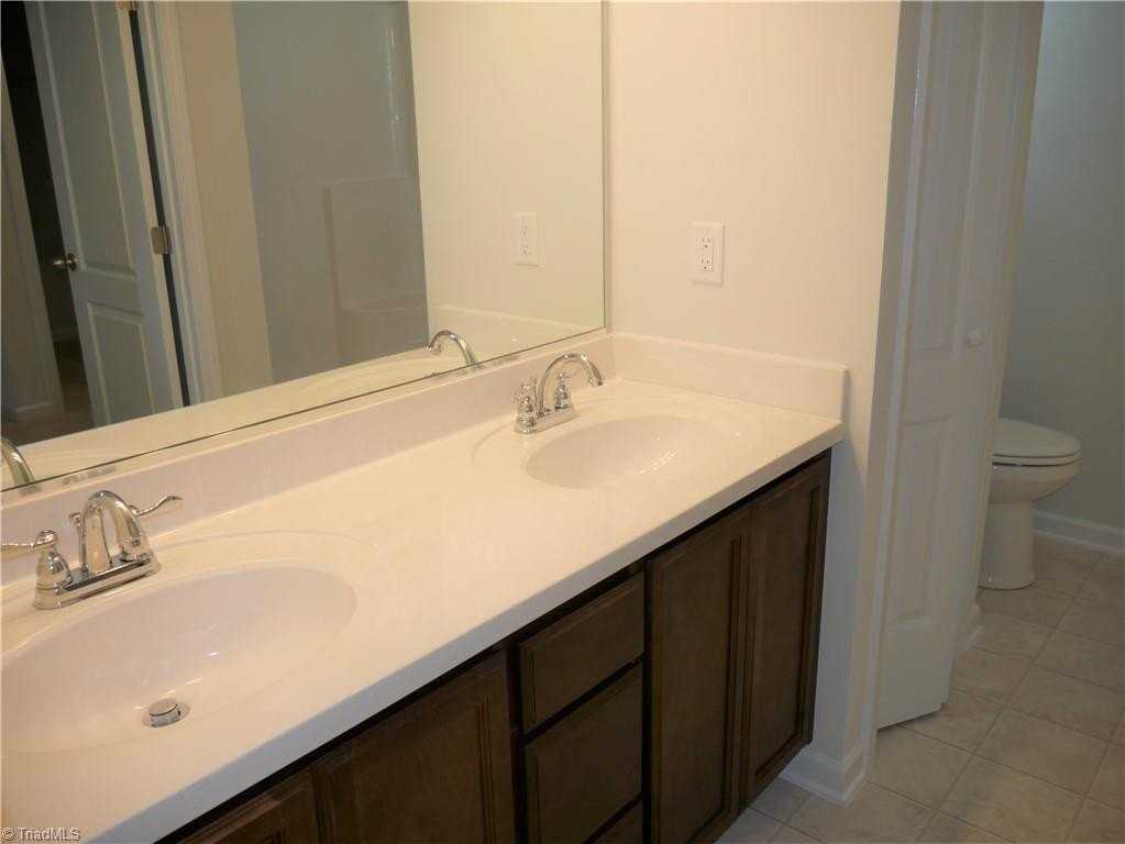 5733 Midstream Cir - Photo 7 of 10