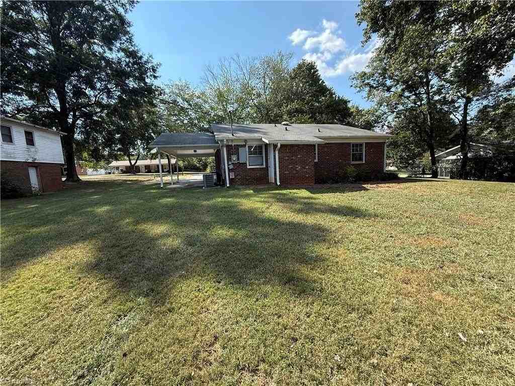 2201 Stonehaven Rd - Photo 2 of 12