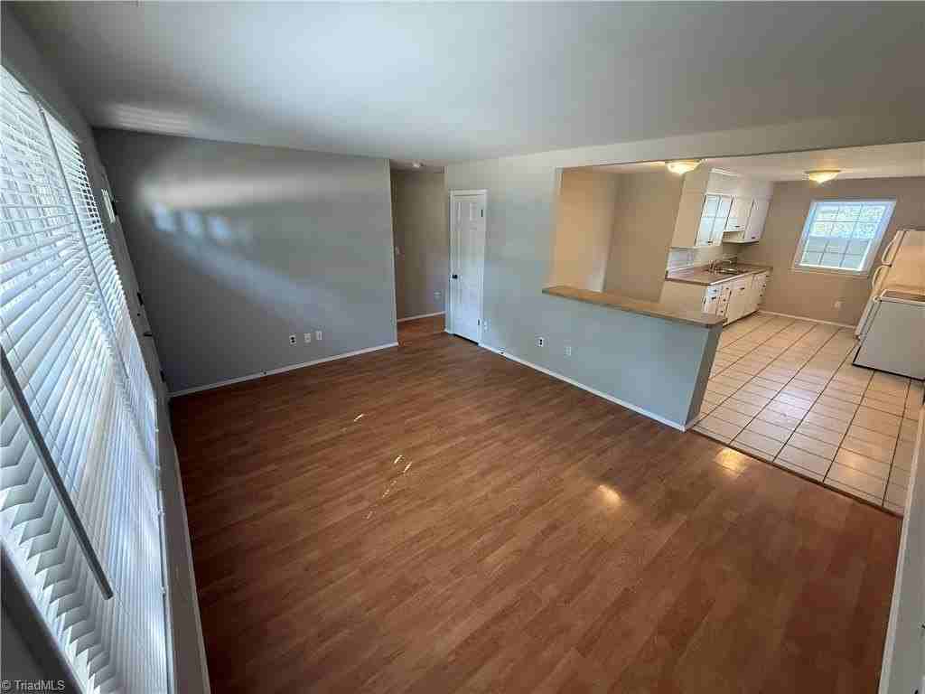 2201 Stonehaven Rd - Photo 4 of 12