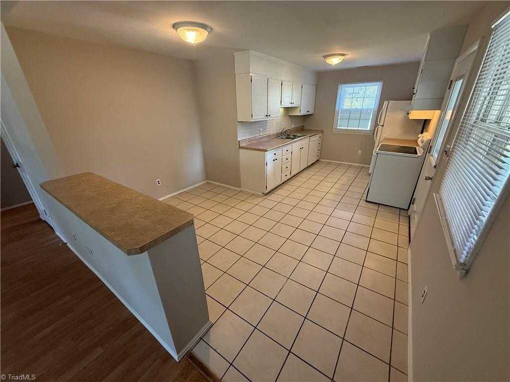 2201 Stonehaven Rd - Photo 5 of 12