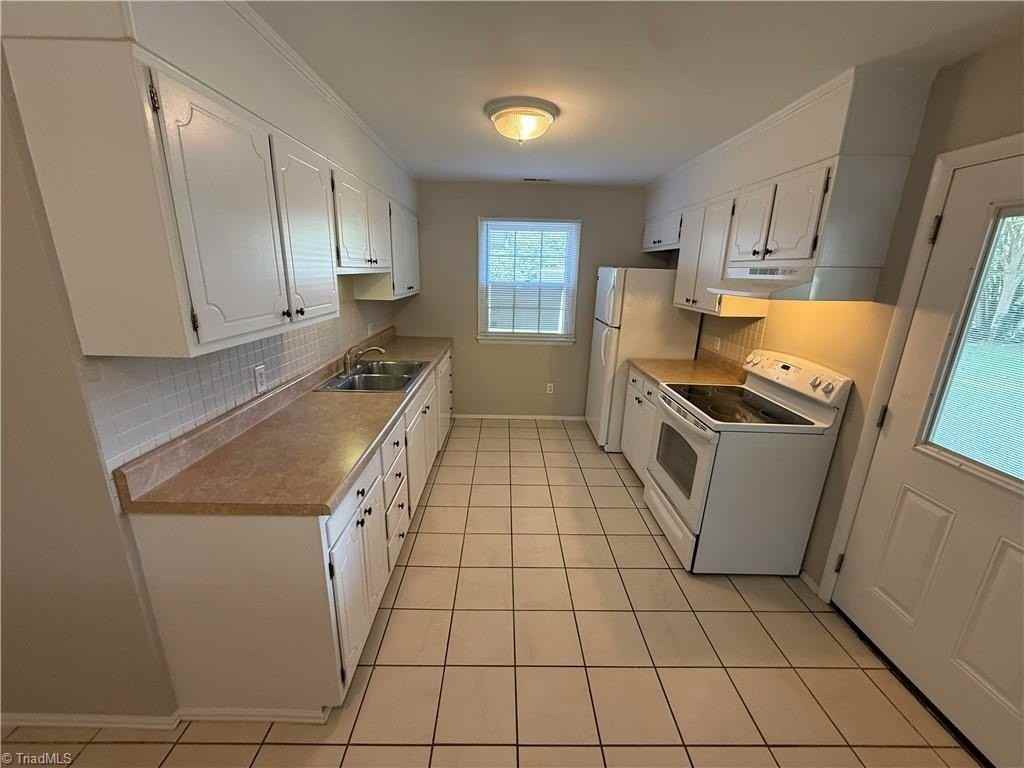 2201 Stonehaven Rd - Photo 6 of 12