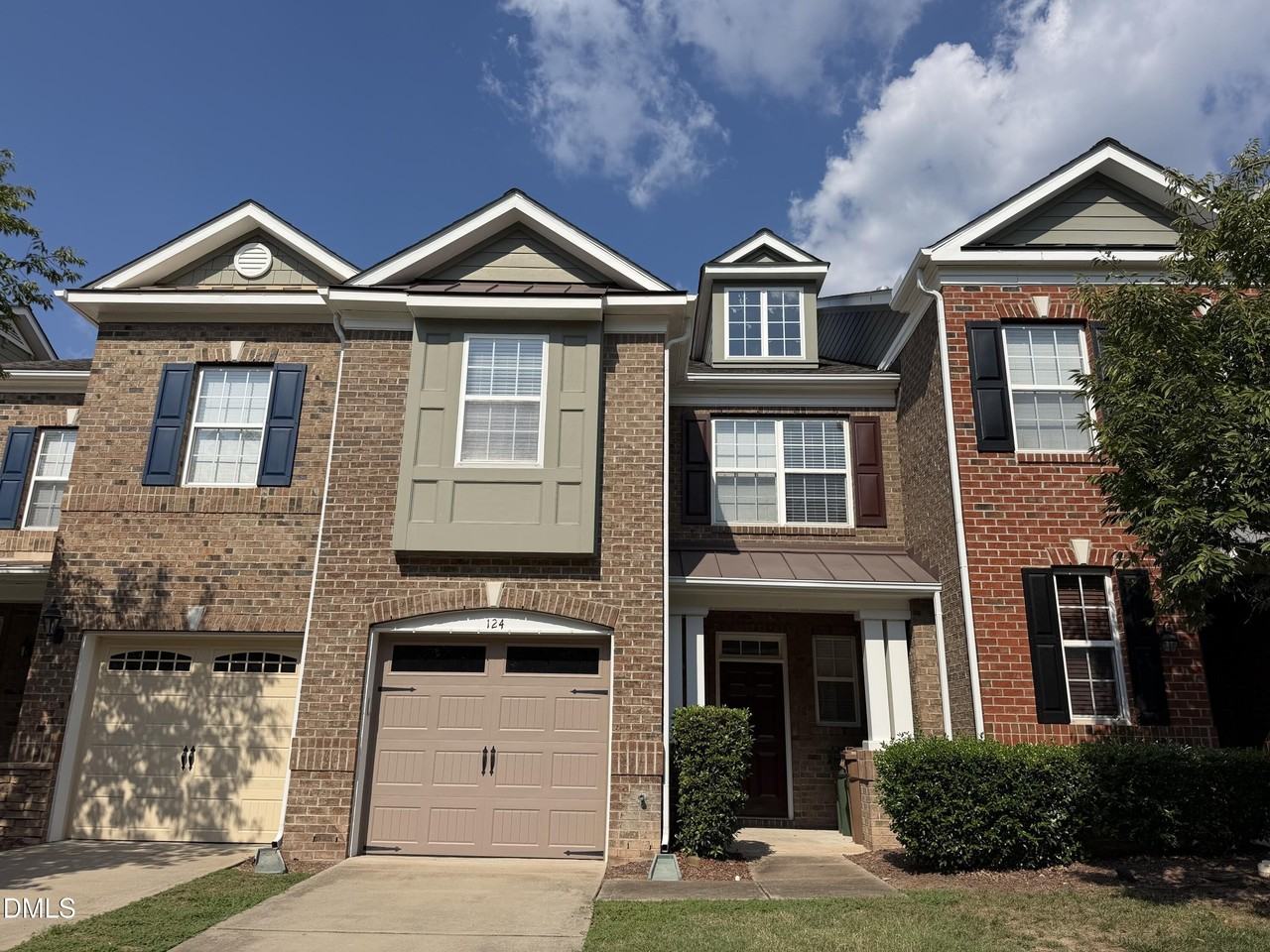 124 Longchamp Ln