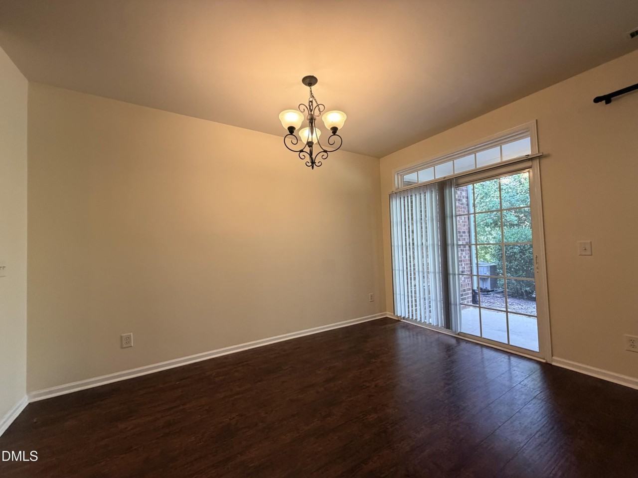 124 Longchamp Ln - Photo 4 of 16