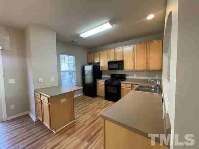 804 Walnut Woods Dr - Photo 3 of 16