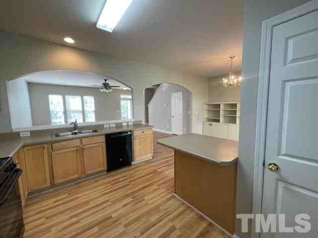 804 Walnut Woods Dr - Photo 4 of 16