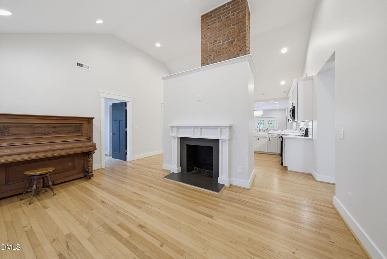 1238 Marshall St - Photo 6 of 44