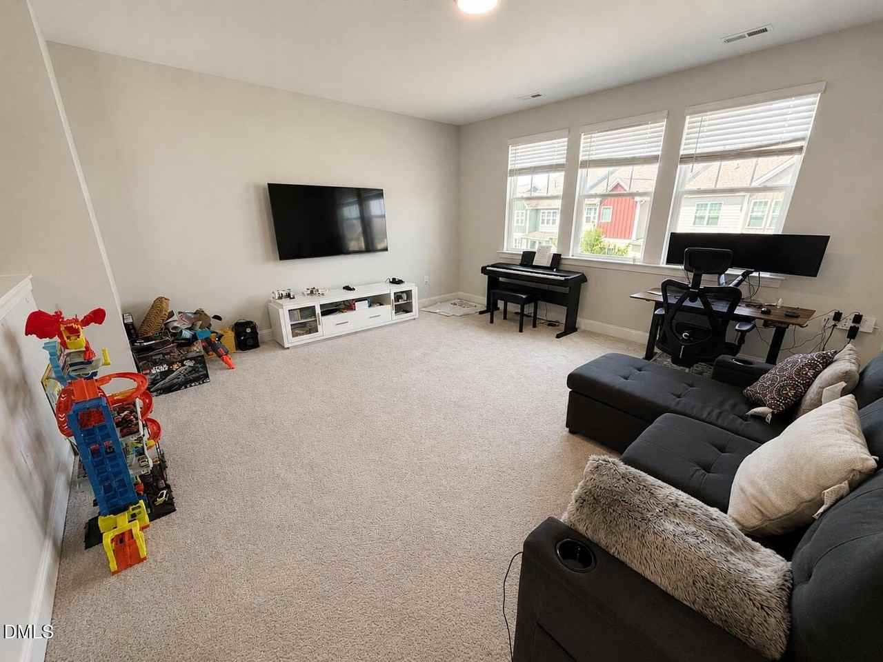 118 Faxton Way - Photo 7 of 44