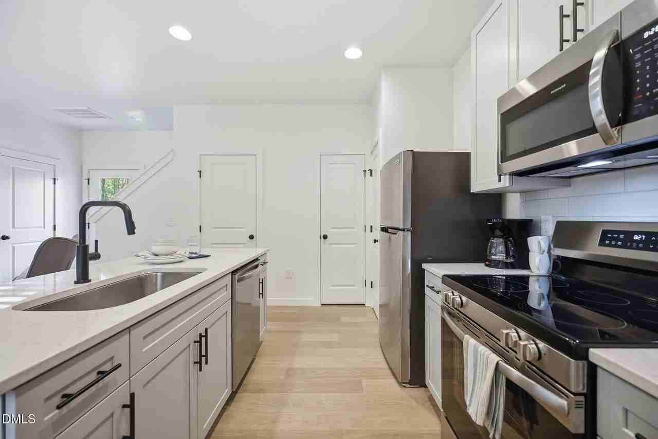 2813 Wilcox Pl #103 - Photo 4 of 24
