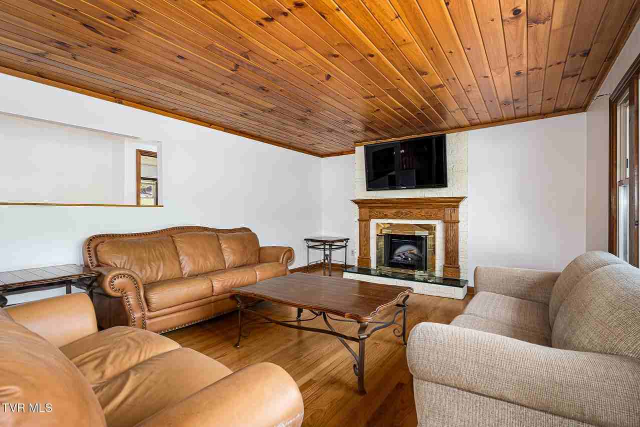 248 Lakeview Dr - Photo 6 of 50