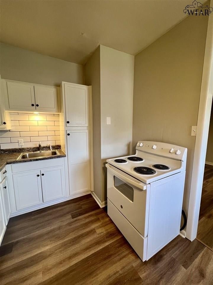 3201 Southwest Dr #4 - Photo 5 of 15