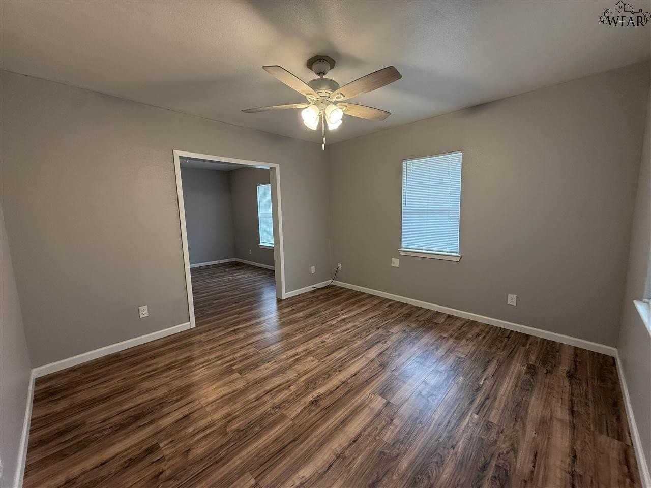 1102 Bluff St #B - Photo 3 of 12