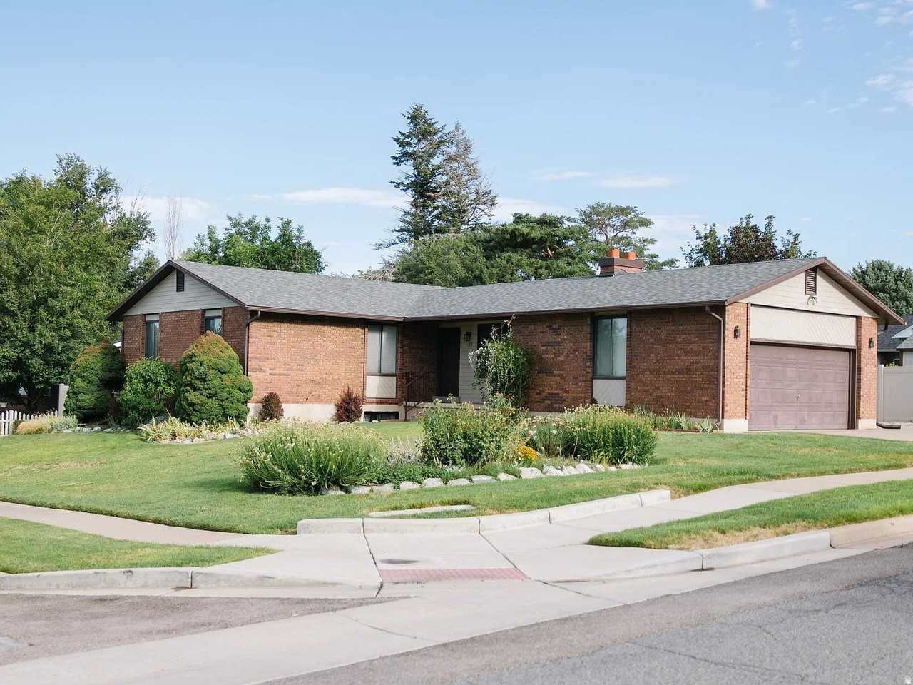 1157 Creek View Dr - Photo 3 of 17