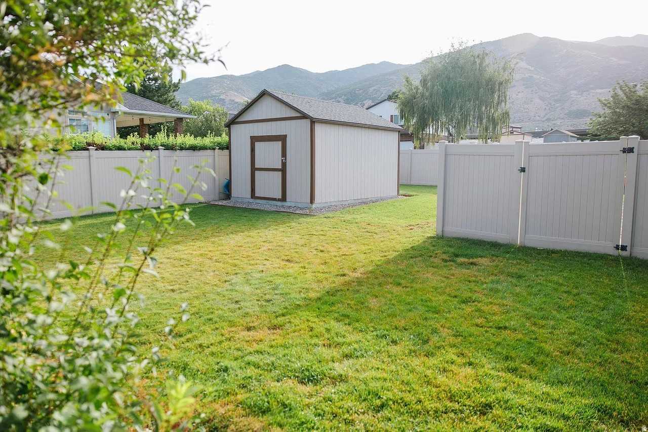 1157 Creek View Dr - Photo 4 of 17