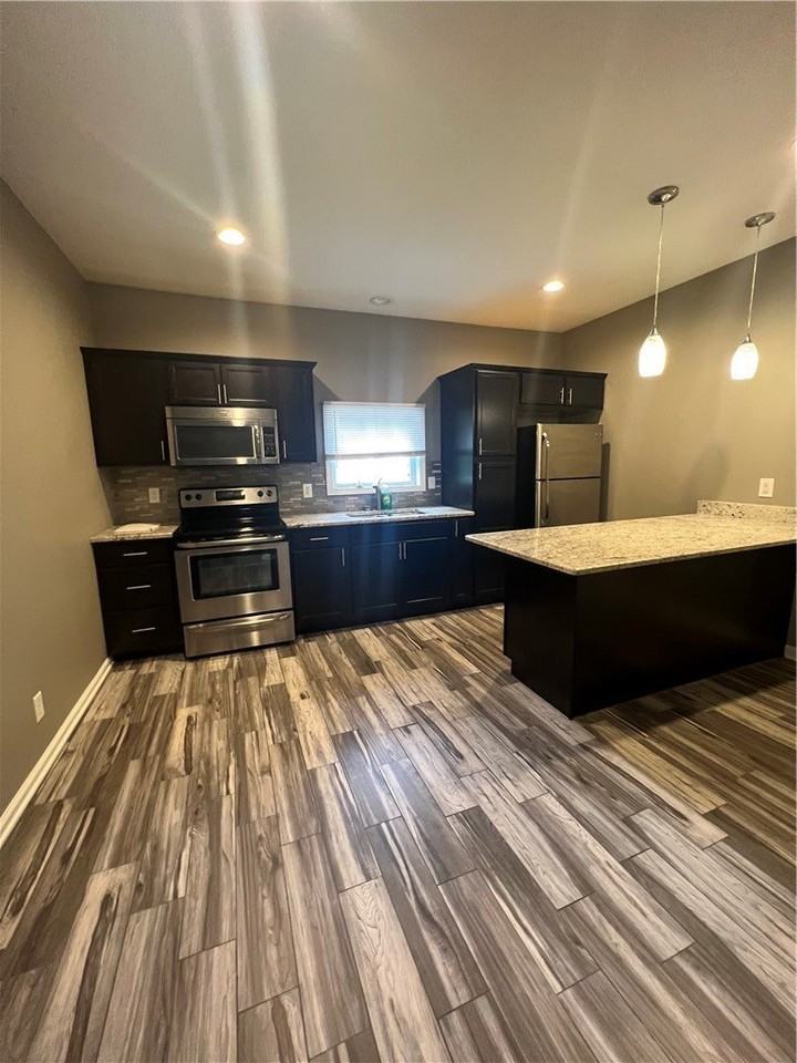 1105 Riverside Dr #2 - Photo 5 of 21
