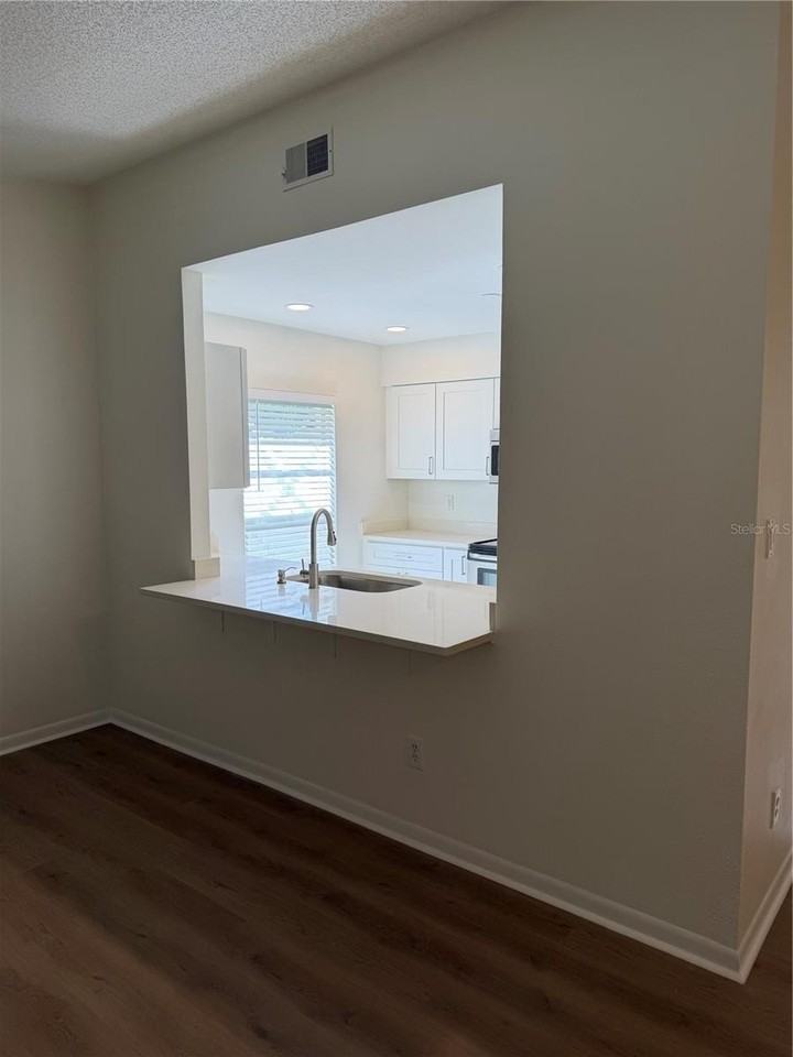 518 Bryan Valley Ct - Photo 4 of 15