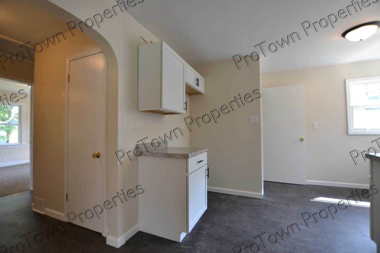 509 West Oak Avenue - Photo 3 of 9