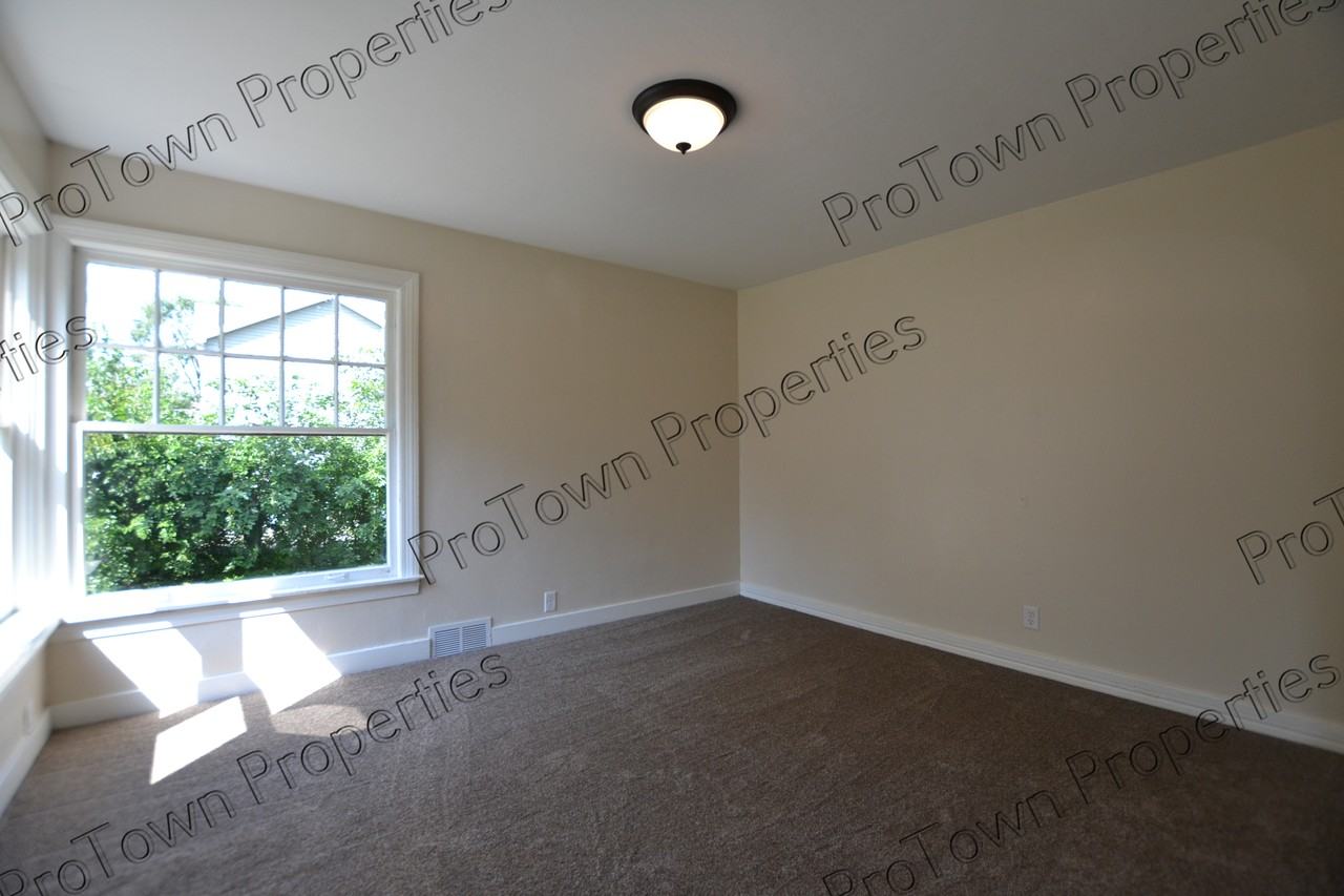 509 West Oak Avenue - Photo 5 of 9