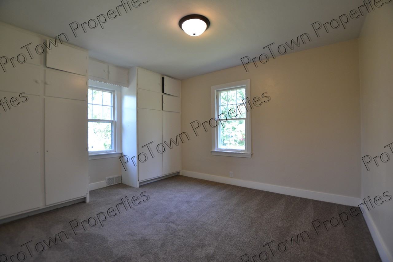 509 West Oak Avenue - Photo 6 of 9