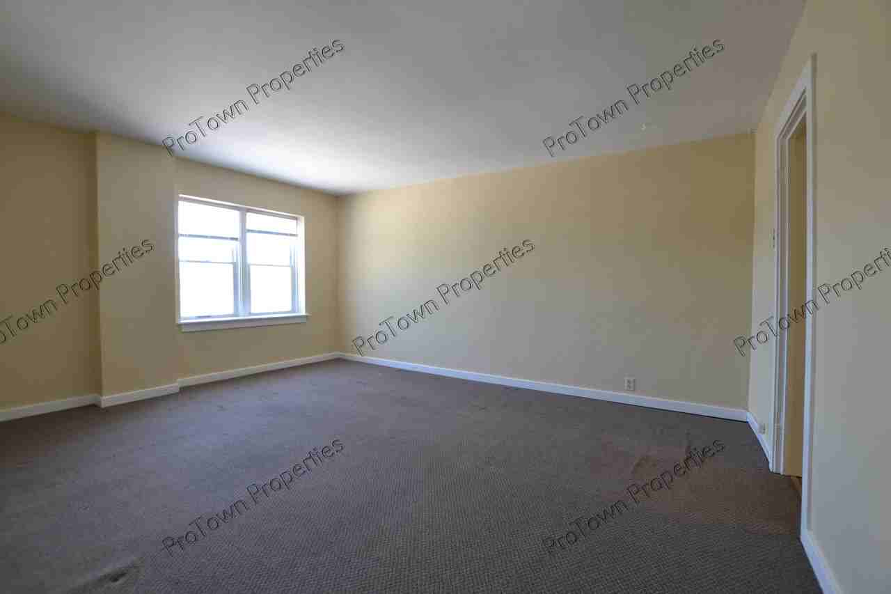 120 East North Street #B2 - Photo 2 of 6