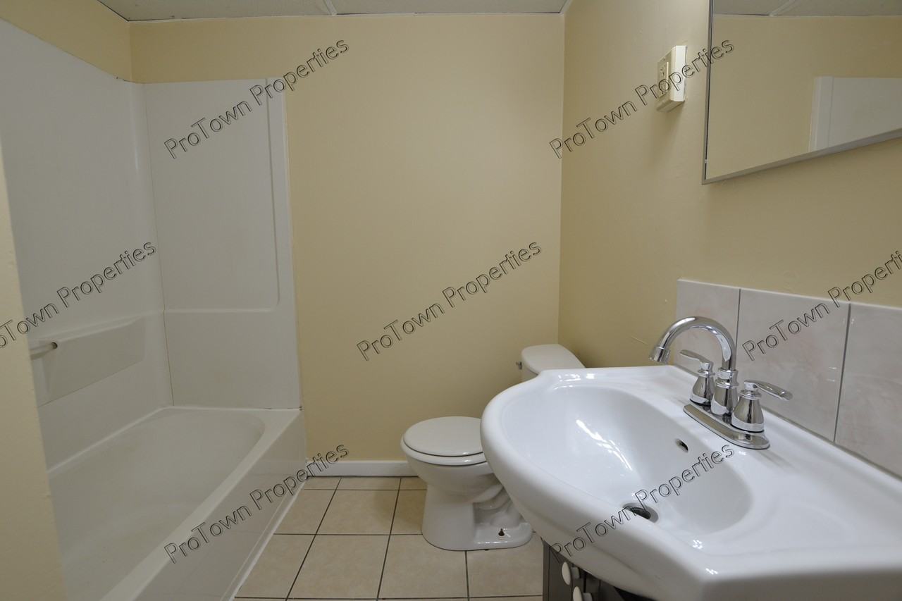 120 East North Street #B2 - Photo 4 of 6