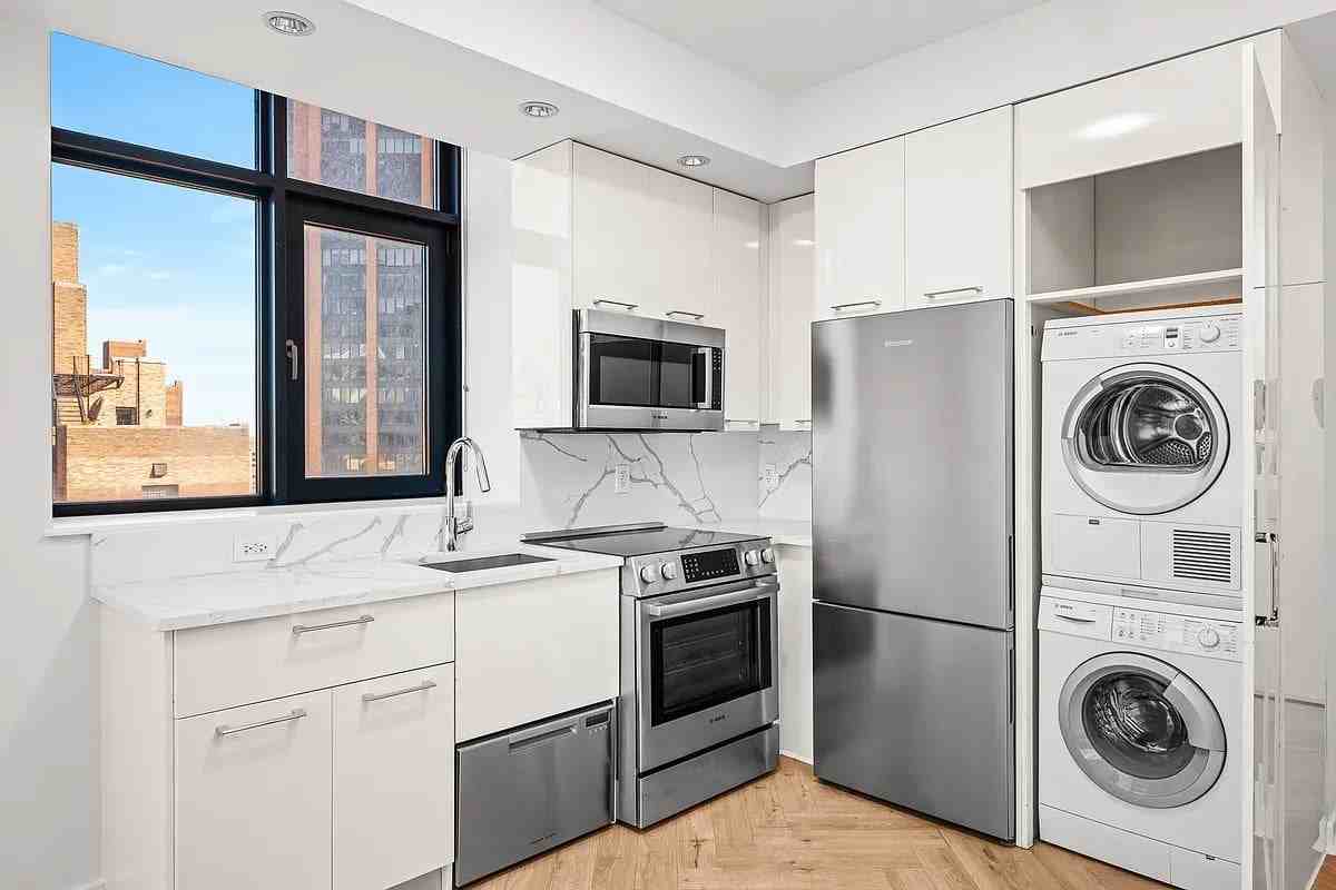 101 E 34th St #34C - Photo 4 of 6