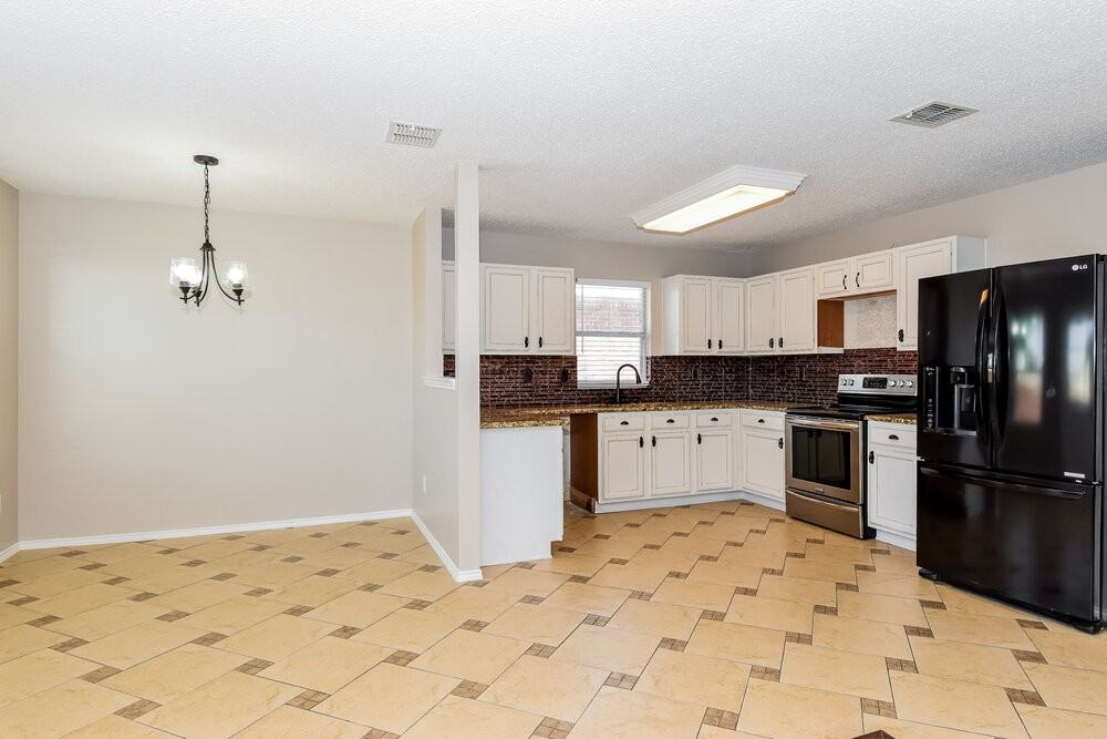 1434 Hickory Creek Ln - Photo 5 of 16