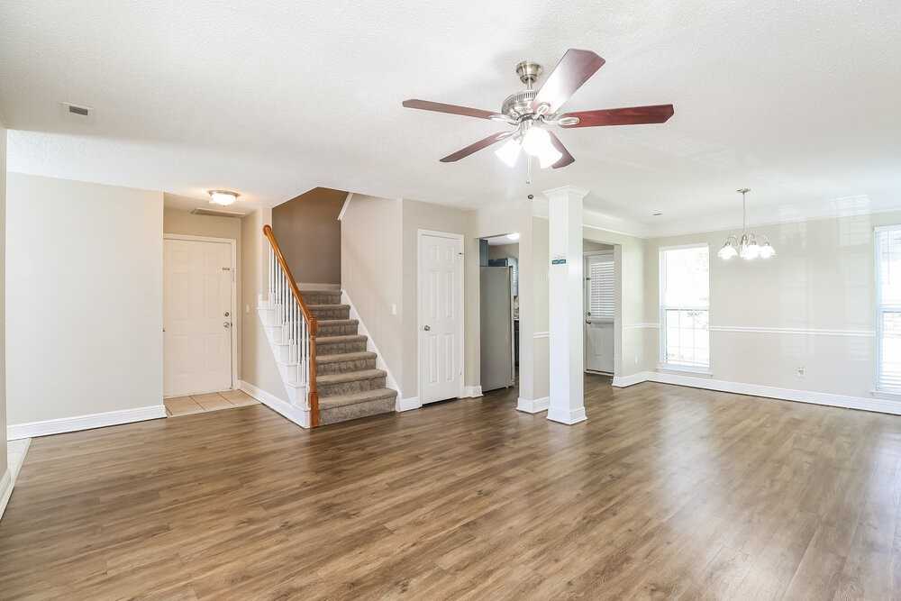 5906 Prestwick Ln - Photo 5 of 17