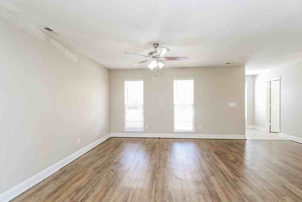 5906 Prestwick Ln - Photo 6 of 17