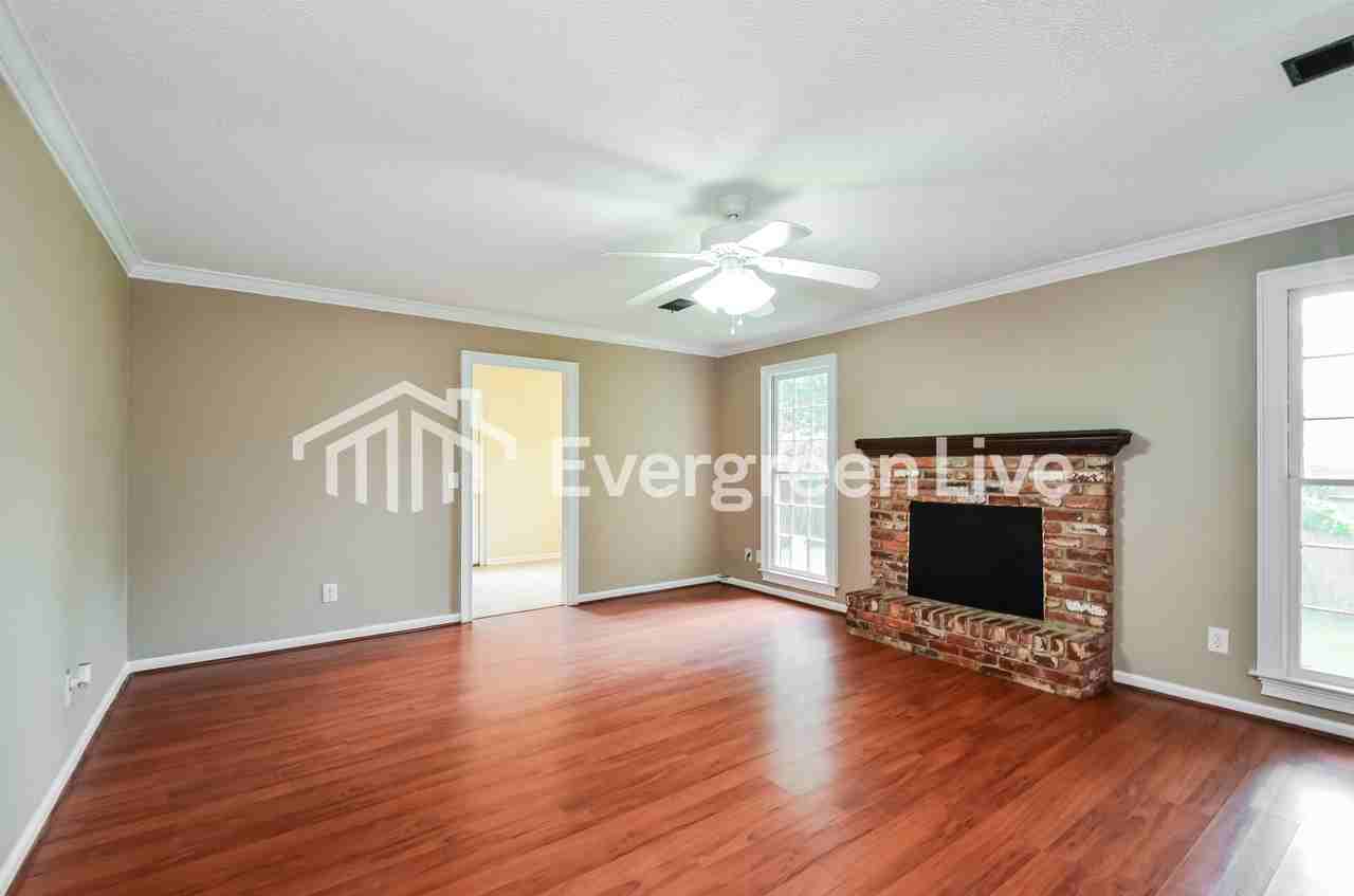 107 Thornhill Rd - Photo 3 of 15