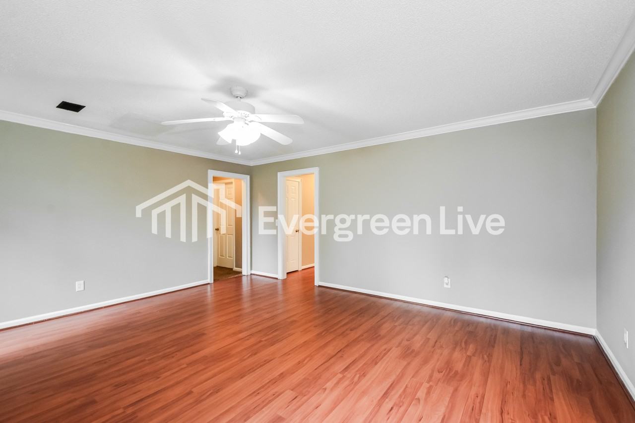 107 Thornhill Rd - Photo 4 of 15