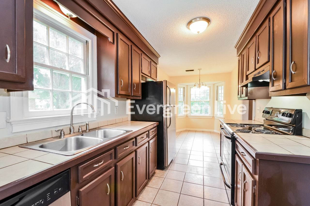 107 Thornhill Rd - Photo 6 of 15