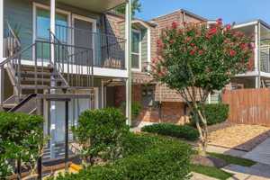 featured image of 3030 N Frazier St