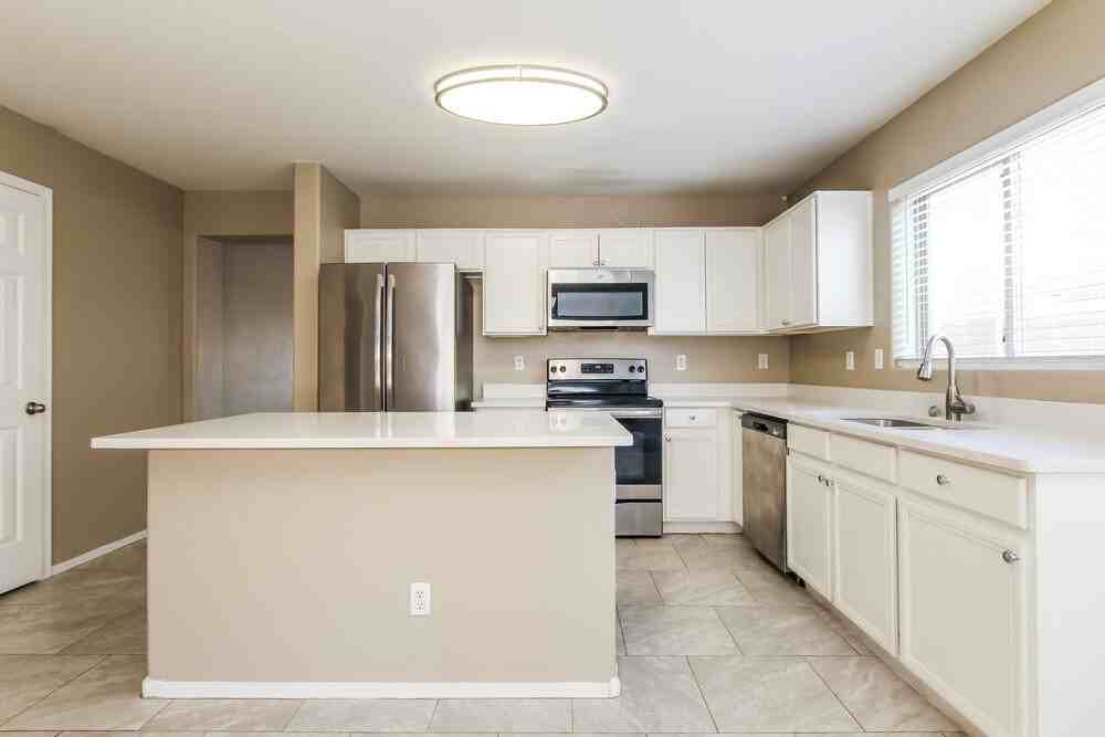 1715 W Saint Catherine Ave - Photo 7 of 16
