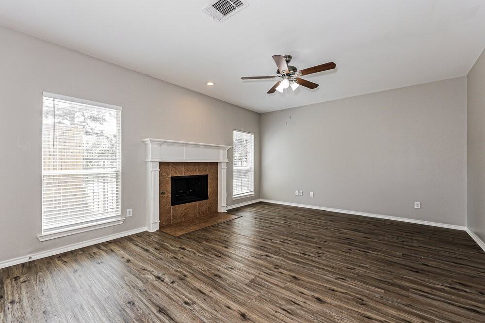 6910 Shore Breeze Ct - Photo 4 of 17