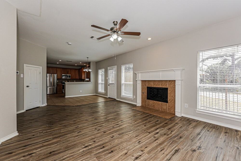 6910 Shore Breeze Ct - Photo 5 of 17