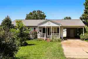 featured image of 109 S Pasour St
