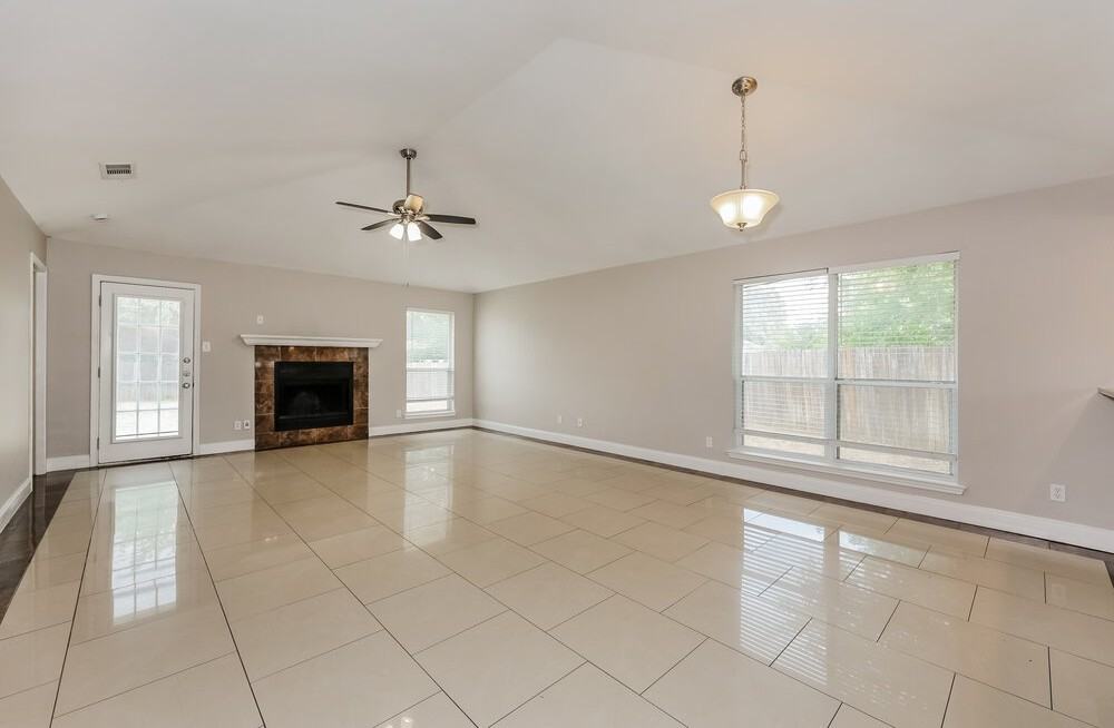 9105 Cranwell Ct - Photo 3 of 16