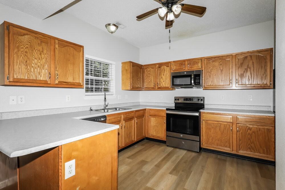 4650 Whitview Ln - Photo 5 of 17