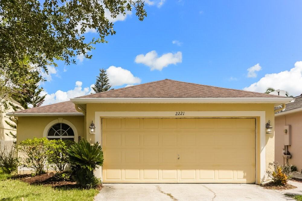 2221 Heathwood Cir