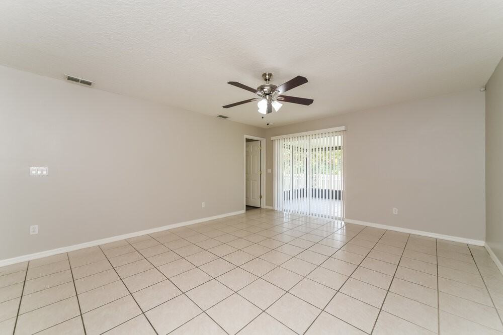 2221 Heathwood Cir - Photo 4 of 16