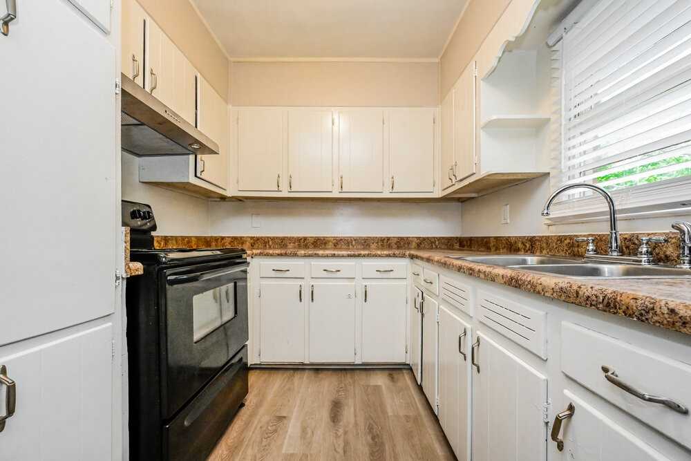 4682 Glenwood Rd - Photo 7 of 16