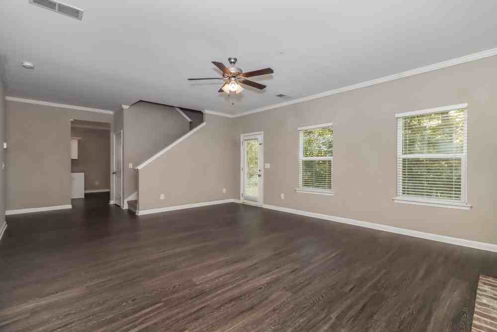 602 Fieldcrest Dr - Photo 6 of 18