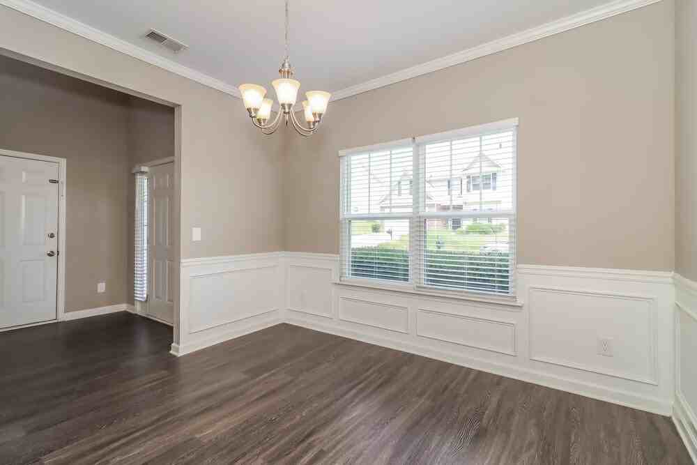 602 Fieldcrest Dr - Photo 7 of 18