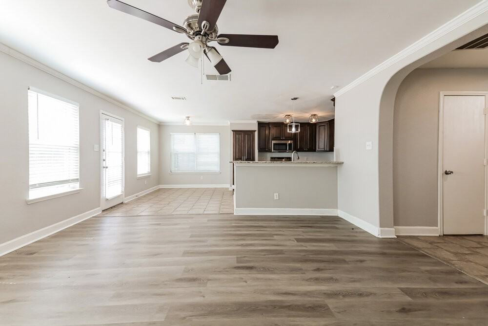 1110 Hampton Dr - Photo 6 of 17