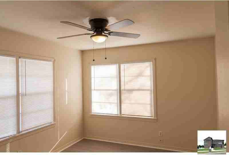 204 Allen St - Photo 4 of 45