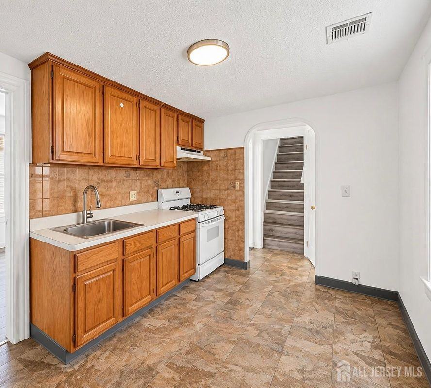 23 Union St - Photo 3 of 8