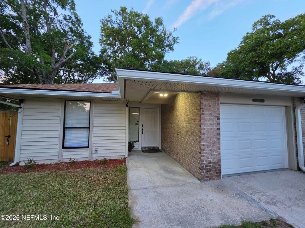 7411 Colony Cove Ln - Photo 2 of 24