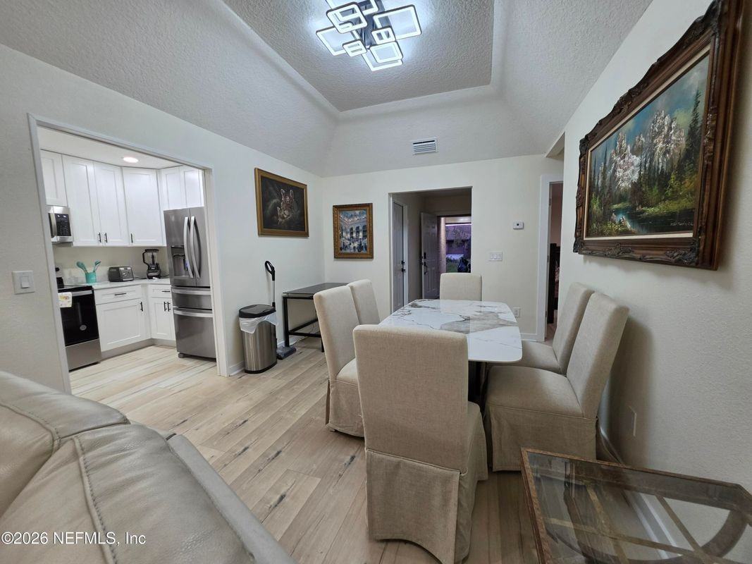 7411 Colony Cove Ln - Photo 4 of 24