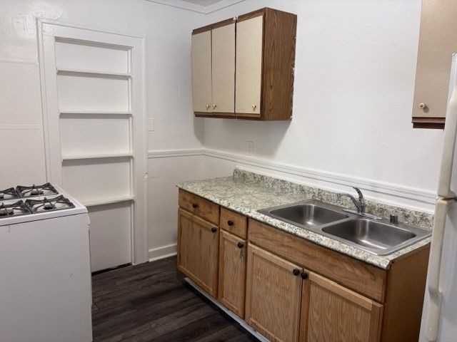 384 N Perry St ##3 - Photo 3 of 7